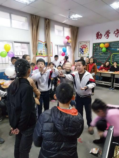 美丽帅气童星主持人闪亮登场