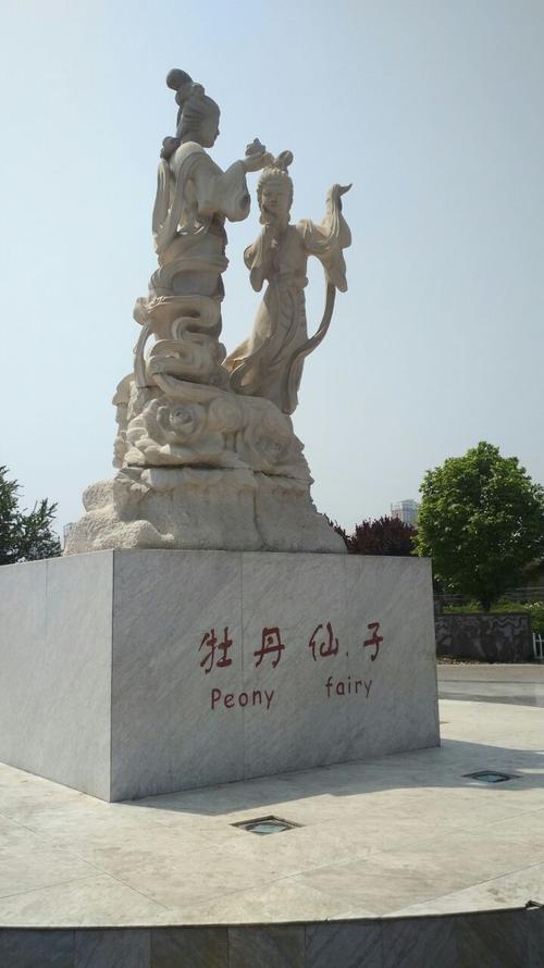 《花仙》,才决定去曹州牡丹园寻找传说中的牡丹仙子的!
