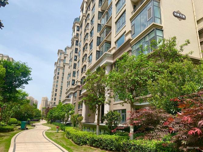 送平台和阳光房!价格焊点的四室好房!可首付临白河宇信凯旋公馆