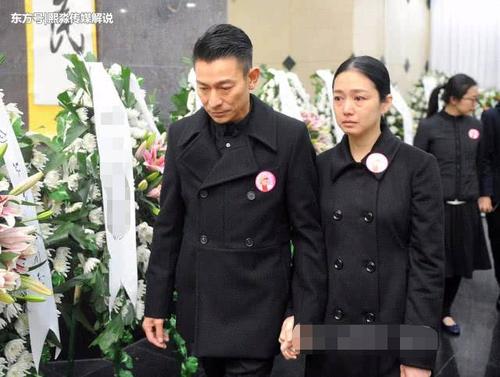 被隐婚二十年 52岁了还在追生二胎 朱丽倩这算是爱得卑微吗