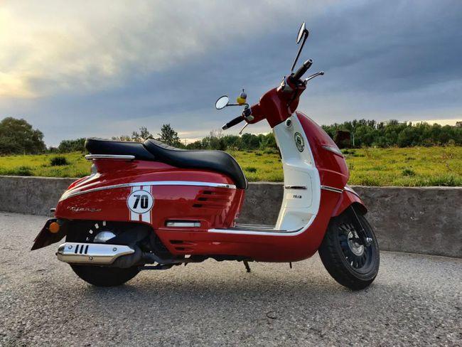 美女车主:姜戈限量版让我超快乐!