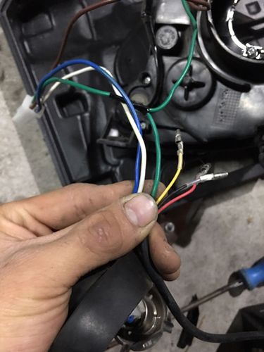 摩托车车灯,这线要怎么接?