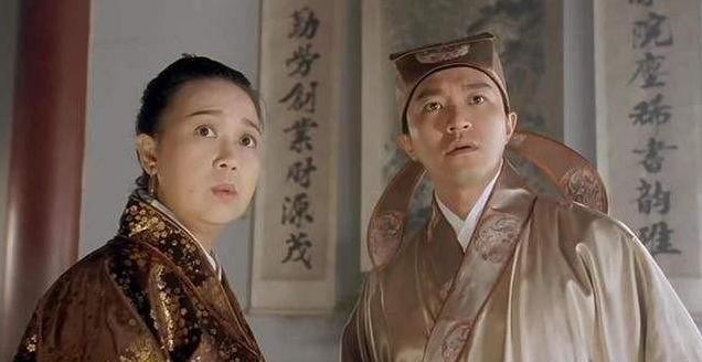 周星驰"御用丑角"朱咪咪现身:65岁消瘦惹人怜,儿子高大又帅气
