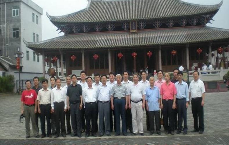 谢国雄将军率谢氏宗亲参观考察广东龙川佗城谢氏宗祠