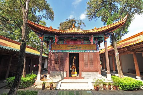  p>金马寺是昆明地区最早的佛教寺院,早在东汉,金马山上就有最早的
