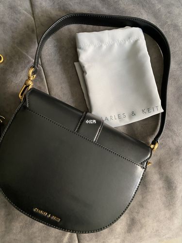 小ck马鞍包_马鞍包_charles&keith怎么样_日常范正当道_时尚_箱包