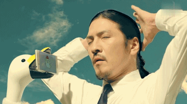 某男子恋上一位女神,头一次表白被谢绝了,他掉头就走.