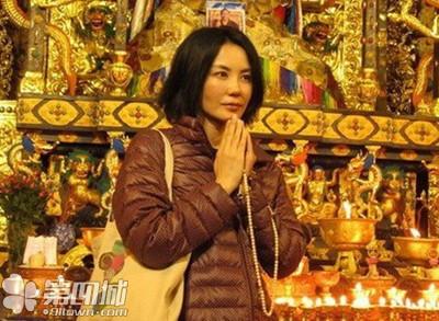 > 王菲求佛路曝光:爱情里学到的最大功课是因果(五)  ——王菲,张智霖