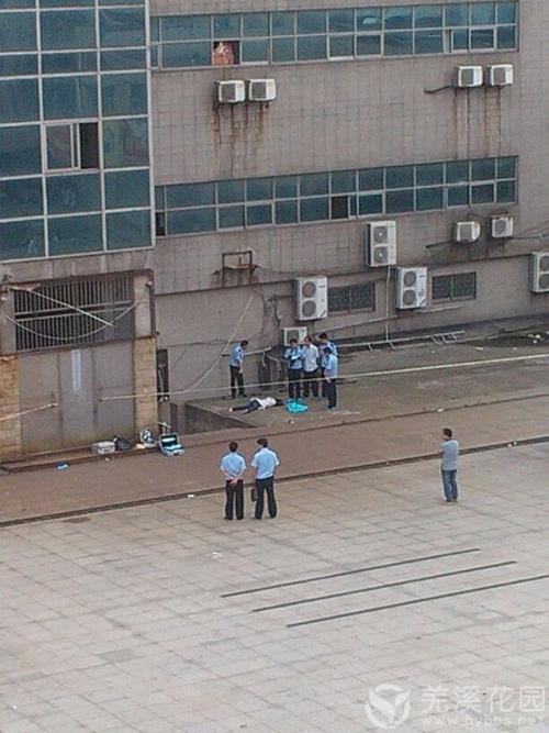 泰兴市第一高级中学高一女生坠楼身亡