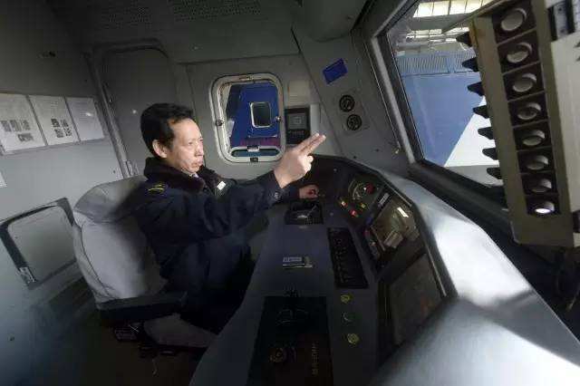 这家人祖孙三代开火车 56年把中国火车开了个遍