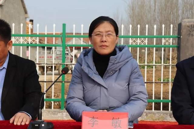 莒南县慈善总会,山东鑫淼服饰到文疃镇田庄小学举行捐赠助学仪式