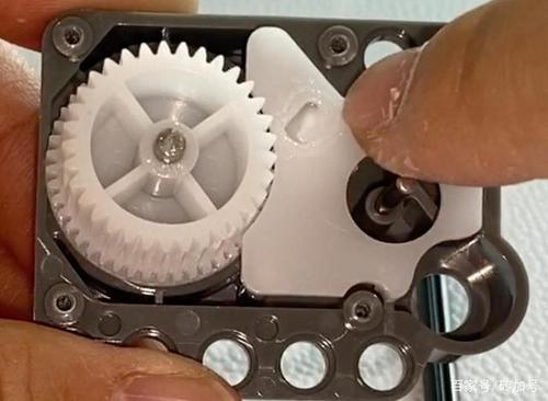 通过小小回力车 42073 看看乐高回力零件内部什么样?