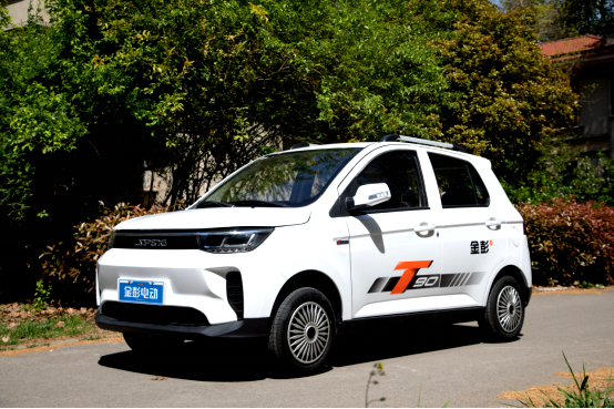 披荆斩棘的低速电动四轮车!金彭新能源保持电动车"新"势力