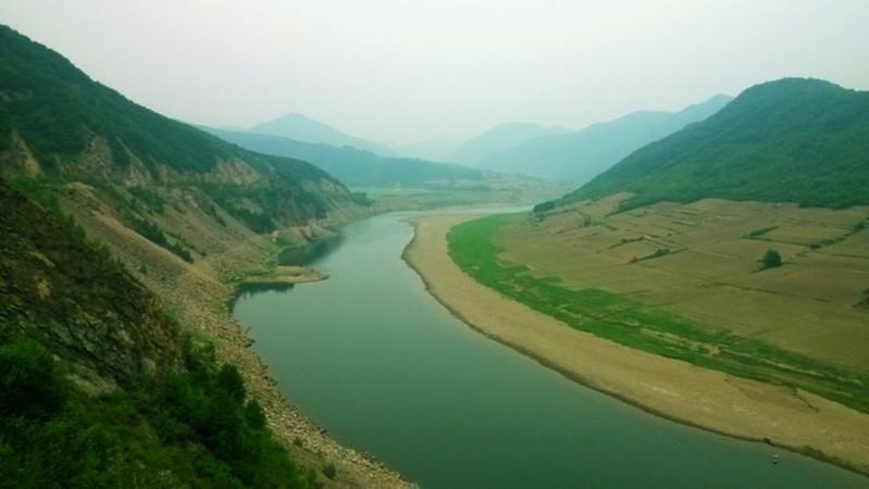     宽甸浑江沿河风景