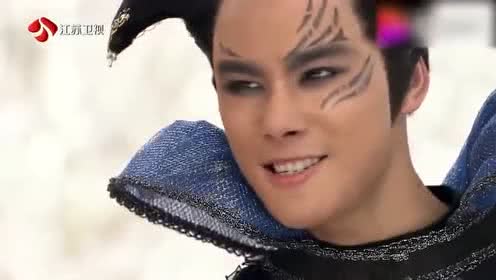 活佛济公:白雪美人计吸引蝙蝠精,结果对他却无能为力,尴尬了