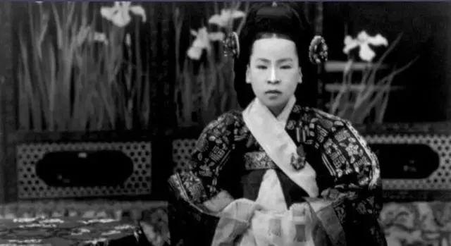 朝鲜历史唯一一位皇后,前半生是政治牺牲品,后半生流落街头乞讨