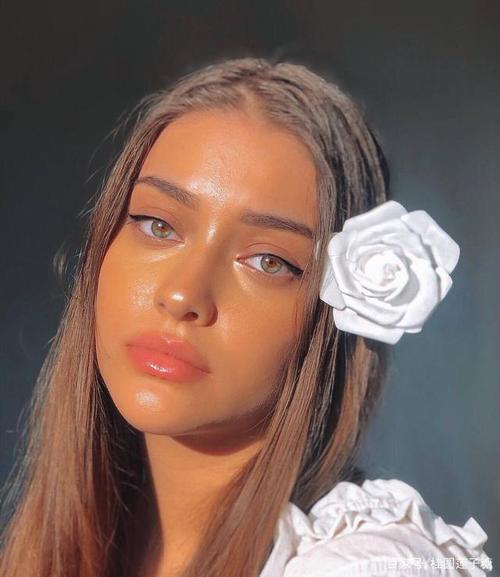 isabellrrose健康小麦色皮肤的性感美人