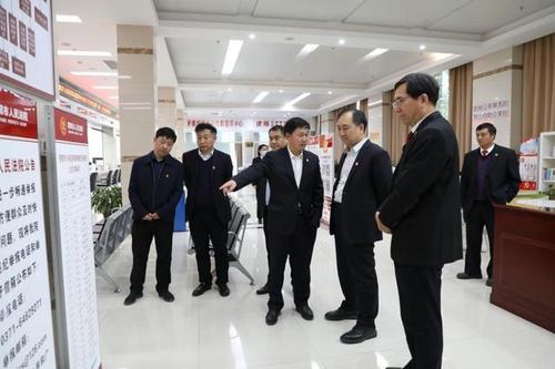 荥阳市委常委,政法委书记李献武到市人民法院调研指导