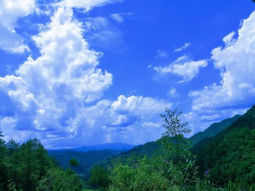 晴空万里什么意思?