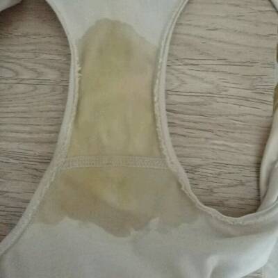 一晚上不敢睡 久不久留一点 不多 下半夜换两条内裤了 知道的宝妈告诉