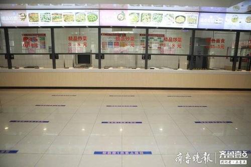开学后咋吃饭?济南一中4层食堂千名学生分两批错时用餐