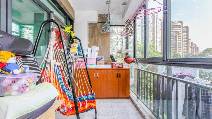 嘉业阳光假日三期 3室2厅 240万