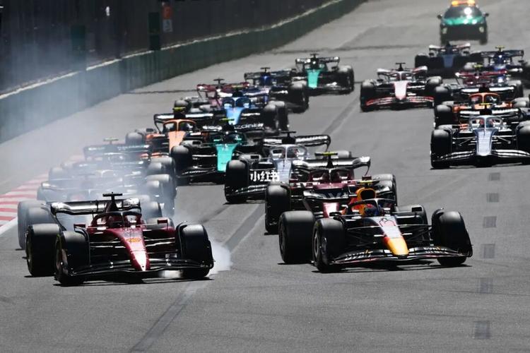 91【f1】法拉利全军覆没 红牛包揽前二