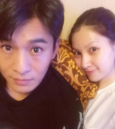 乔振宇二胎女儿满月啦 温馨晒大手握小手照