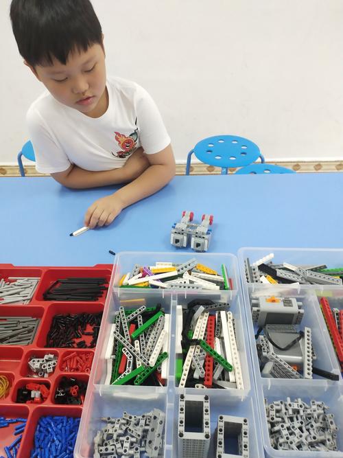 德宝乐高机器人 7月26日 星期三 悬崖勒马(潘砺寒)刘老师