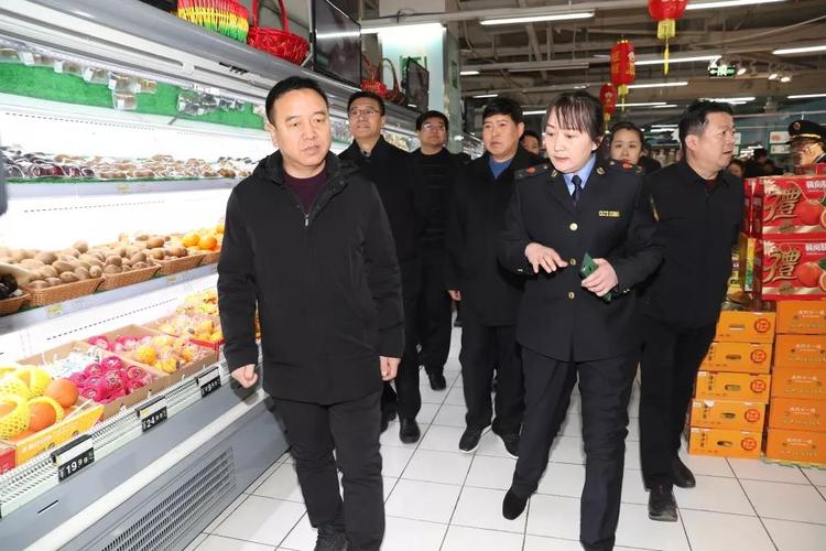 河北省保定市顺平县委书记实地检查节前食品安全