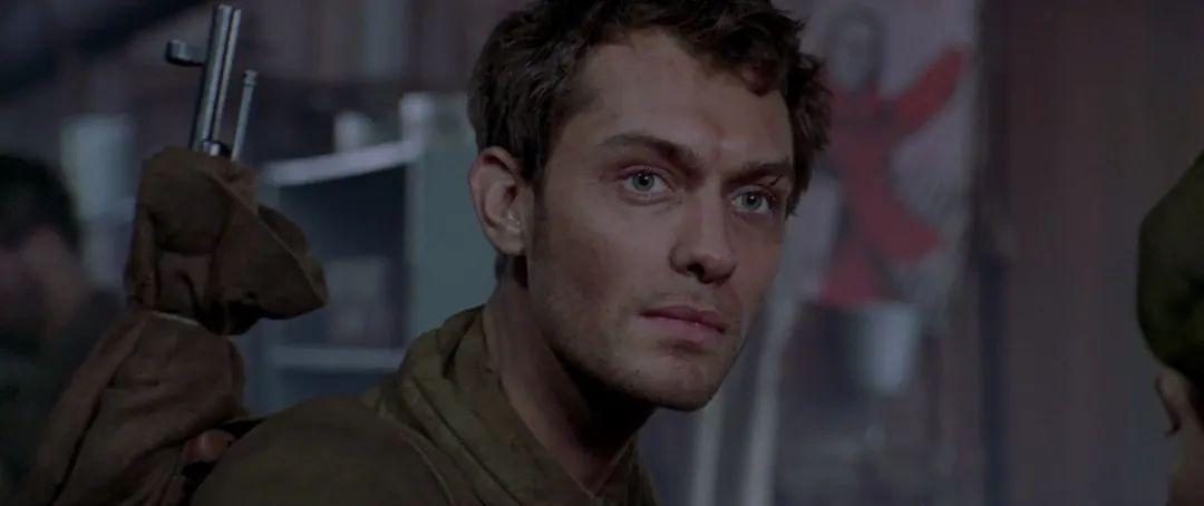 原创裘德洛《兵临城下》:成本6800万美金,开篇可敌《拯救大兵瑞恩》