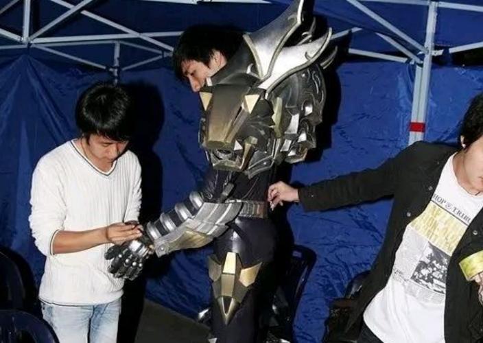 铠甲勇士:帝皇侠陈年剧照曝光,造型碾压十年后的猎铠