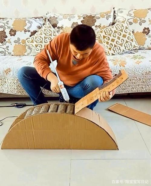 "超人"爸爸动手制作跷跷板,网友:爸爸喝了多少矿泉水