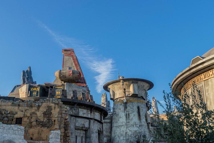 disney"s star wars: galaxy"s edge theme park lands, explained