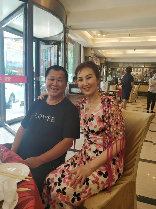 相见时难别亦难.(参加李桂芬处长儿子婚礼老同志留影)