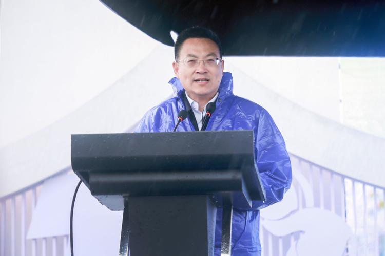 宿迁市宿豫区委副书记,区长殷其国在致辞