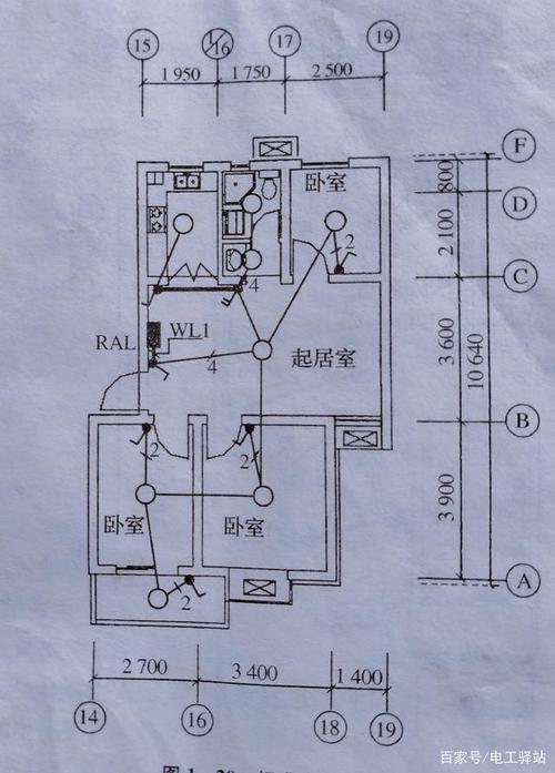 下图是一个三居室照明平面图 由上图可以看出,这是一个三室一厅一厨一