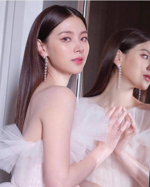 开一个大美女平采娜女士的图楼