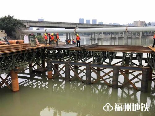 工人们搭设钢栈桥施工平台 春节期间不停工 滨海新城站也封顶了!