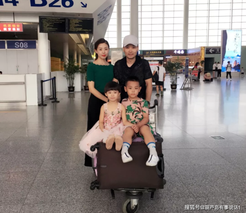 原创世界小姐亚军战扬,比丈夫刘和刚小十岁,如今一家四口十分幸福