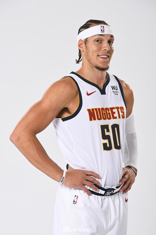 丹佛掘金拍摄新球员写真 阿隆·戈登领衔