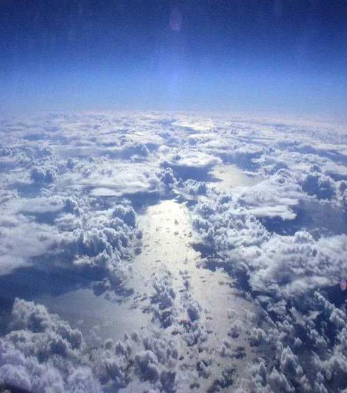 从协和号上俯瞰地面,感觉已经快要飞出地球,协和飞机的巡航高度几乎是