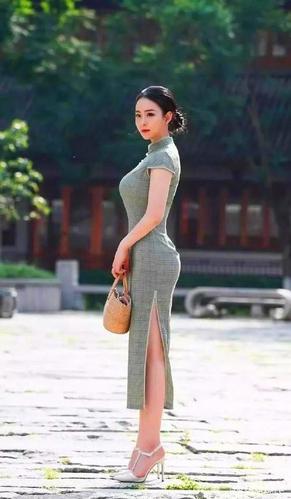 旗袍裙优雅复古,尽显女性凹凸有致的曲线,带来美好的