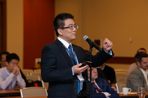 北医三院骨科曾岩主任医师参与大会发言和讨论会议期间,中美脊柱外科