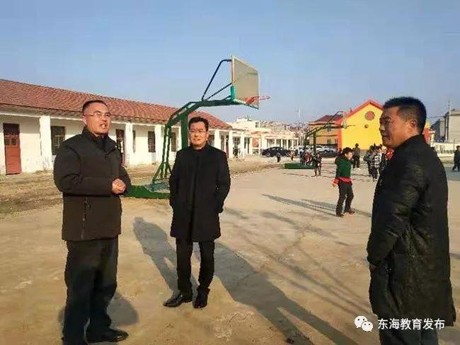 县委教育工委书记,县教育局局长支跃兵先后到曲阳乡,洪庄镇就教育教学