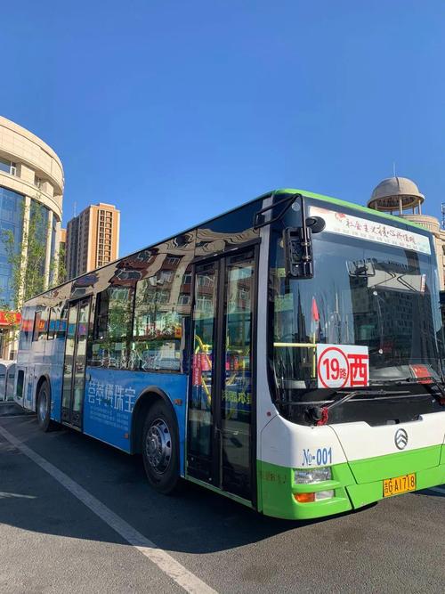 也消完毒了……"5月13日清晨,白城火车站前西公交停车场内,两位公交车