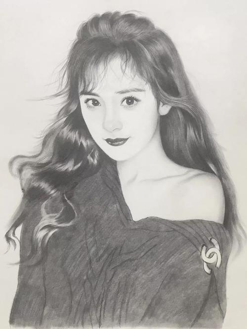 >>>【第6步】:用6b铅笔画幂幂衣服上的纹路,因为是写实的,所以就算是