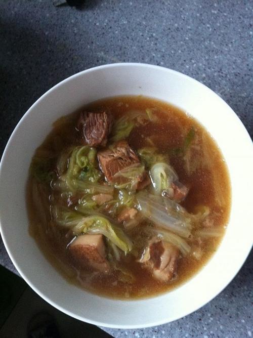 bell5858 用料 梅林红烧猪肉罐头1个 大白菜适量 酱油适量 葱花适量