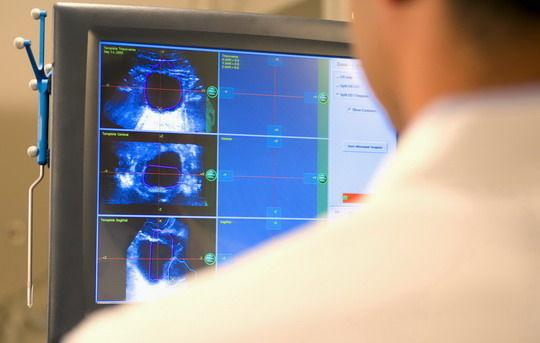 网易网友:我怀孕40天左右的时候去做b超,显示胎儿的数据是1.2*0.