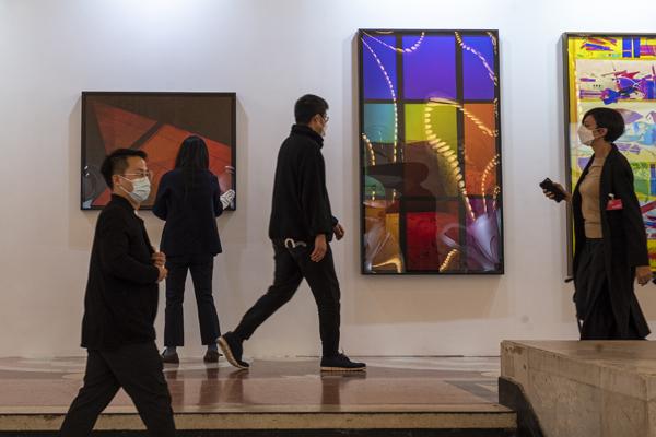 2021年11月3日,上海展览中心展览现场,第七届影像上海艺术博览会于3日